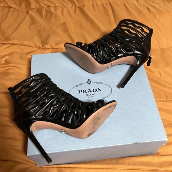 Prada Black Leather Gladiator Sandals 38.5 - Picture 7 of 10